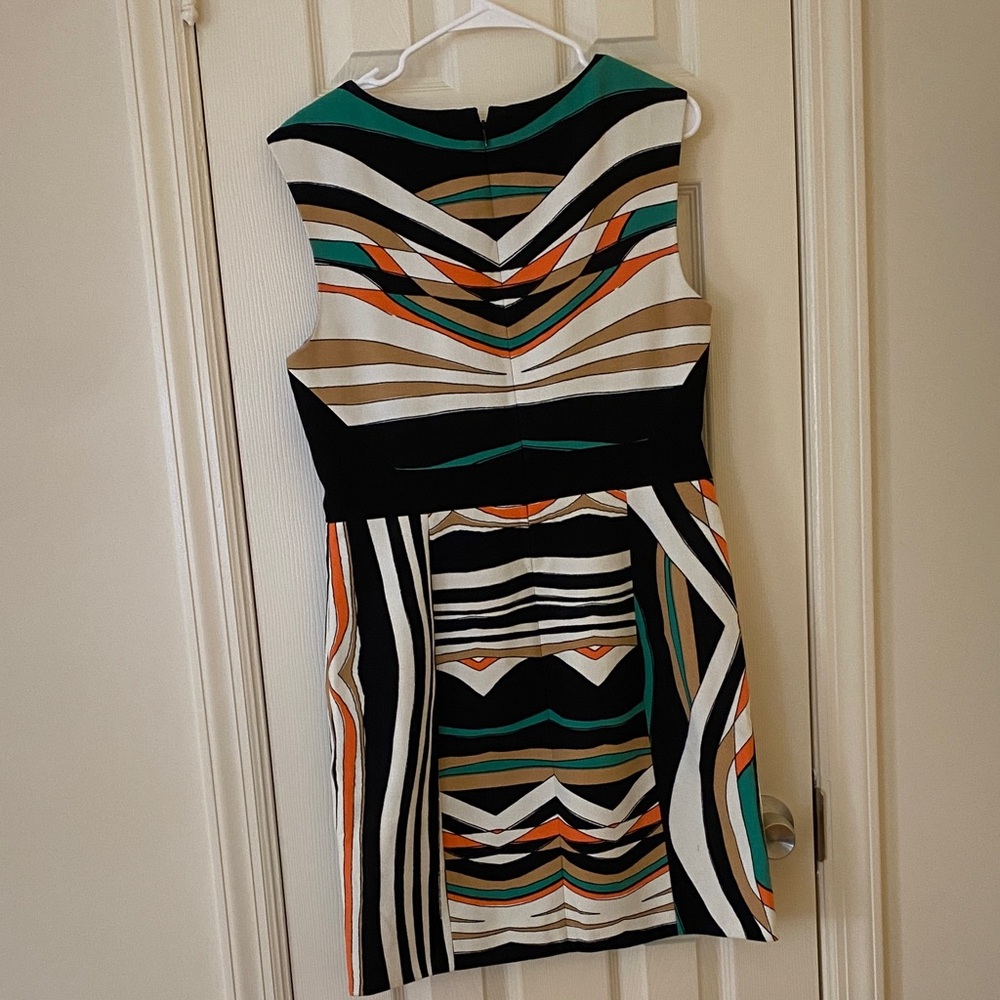 Chic Geometric Pattern Mini Dress - Picture 2 of 4